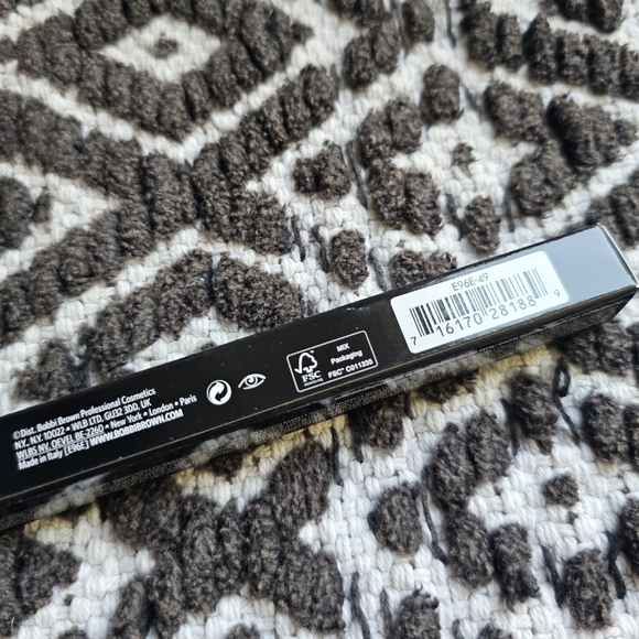 Bobbi Brown Long-Wear Cream Shadow Stick- Incandescent (Metallic)- 05 oz./1.6 g - Picture 13 of 16